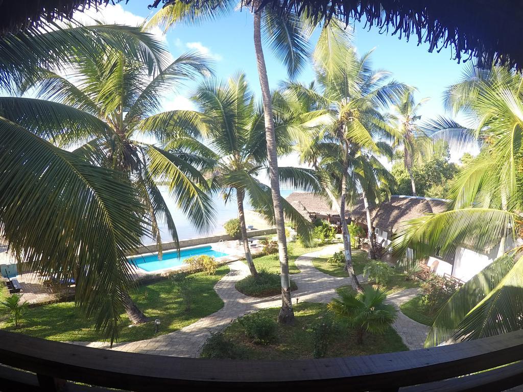 Ylang Hotel Ambondrona  Exterior photo