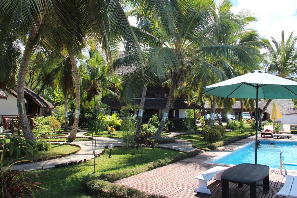 Ylang Hotel Ambondrona  Exterior photo