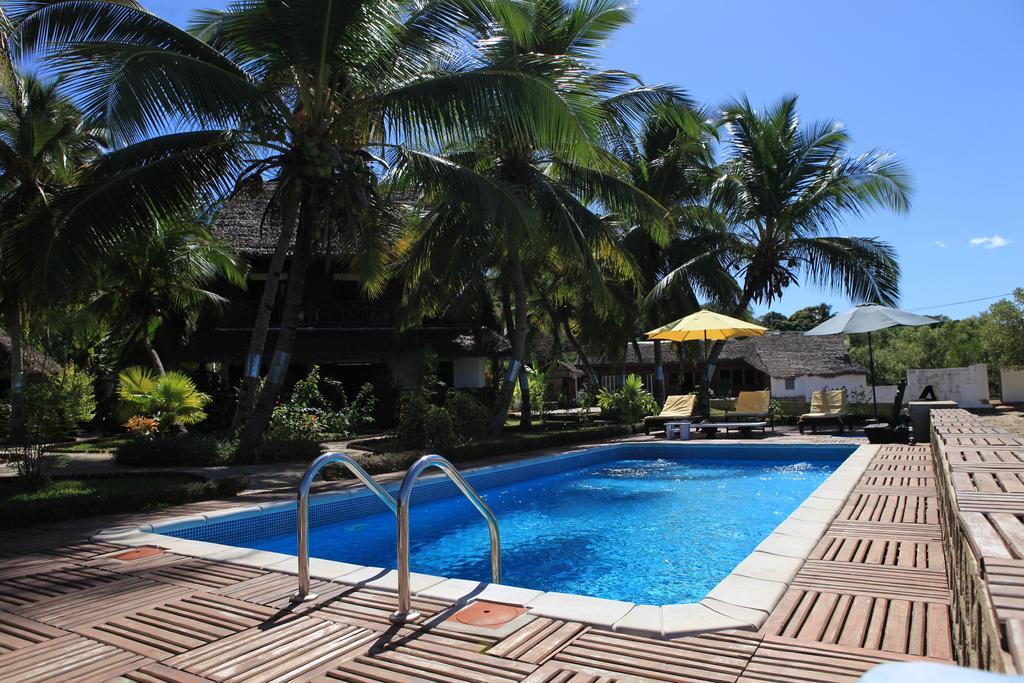 Ylang Hotel Ambondrona  Exterior photo