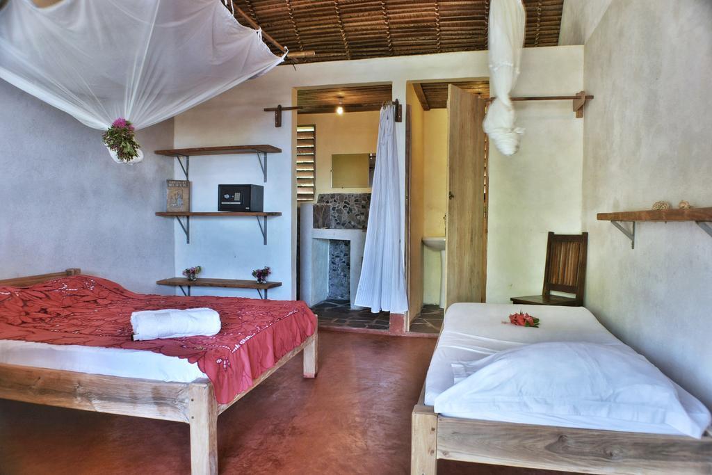 Ylang Hotel Ambondrona  Exterior photo