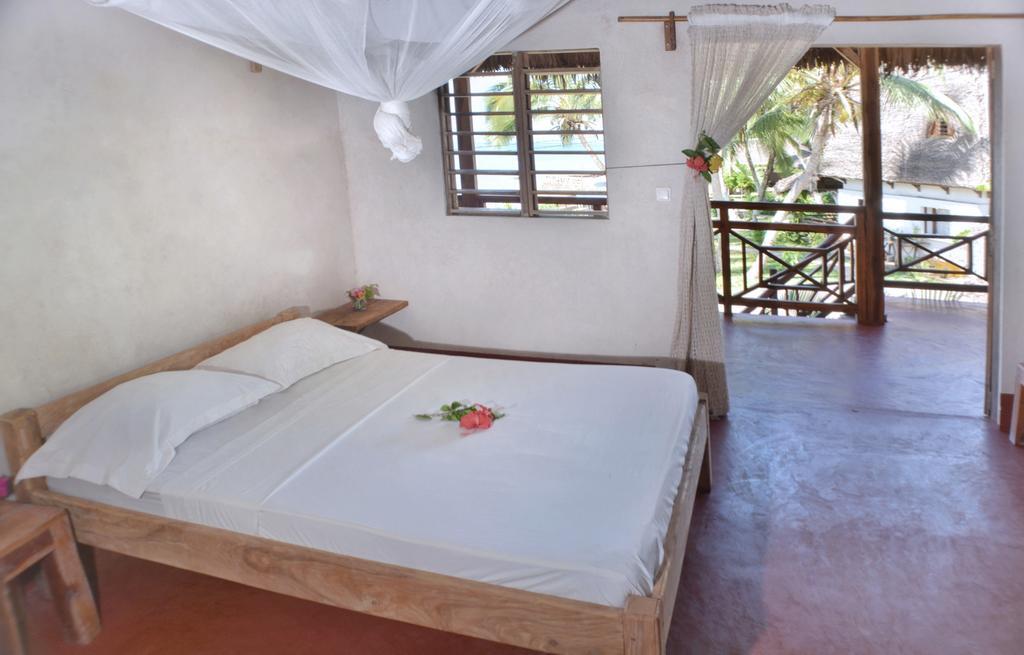 Ylang Hotel Ambondrona  Exterior photo
