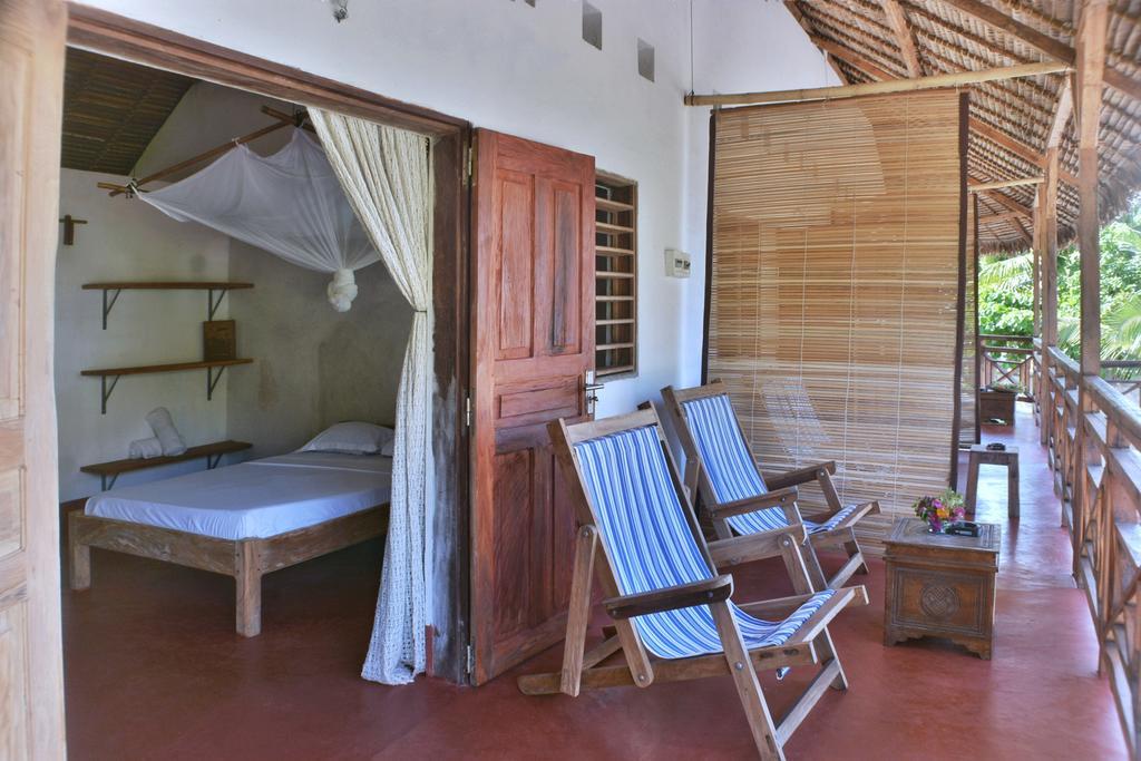 Ylang Hotel Ambondrona  Exterior photo