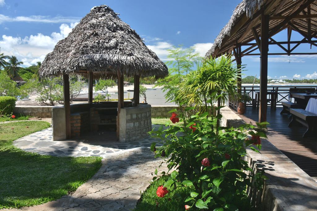 Ylang Hotel Ambondrona  Exterior photo