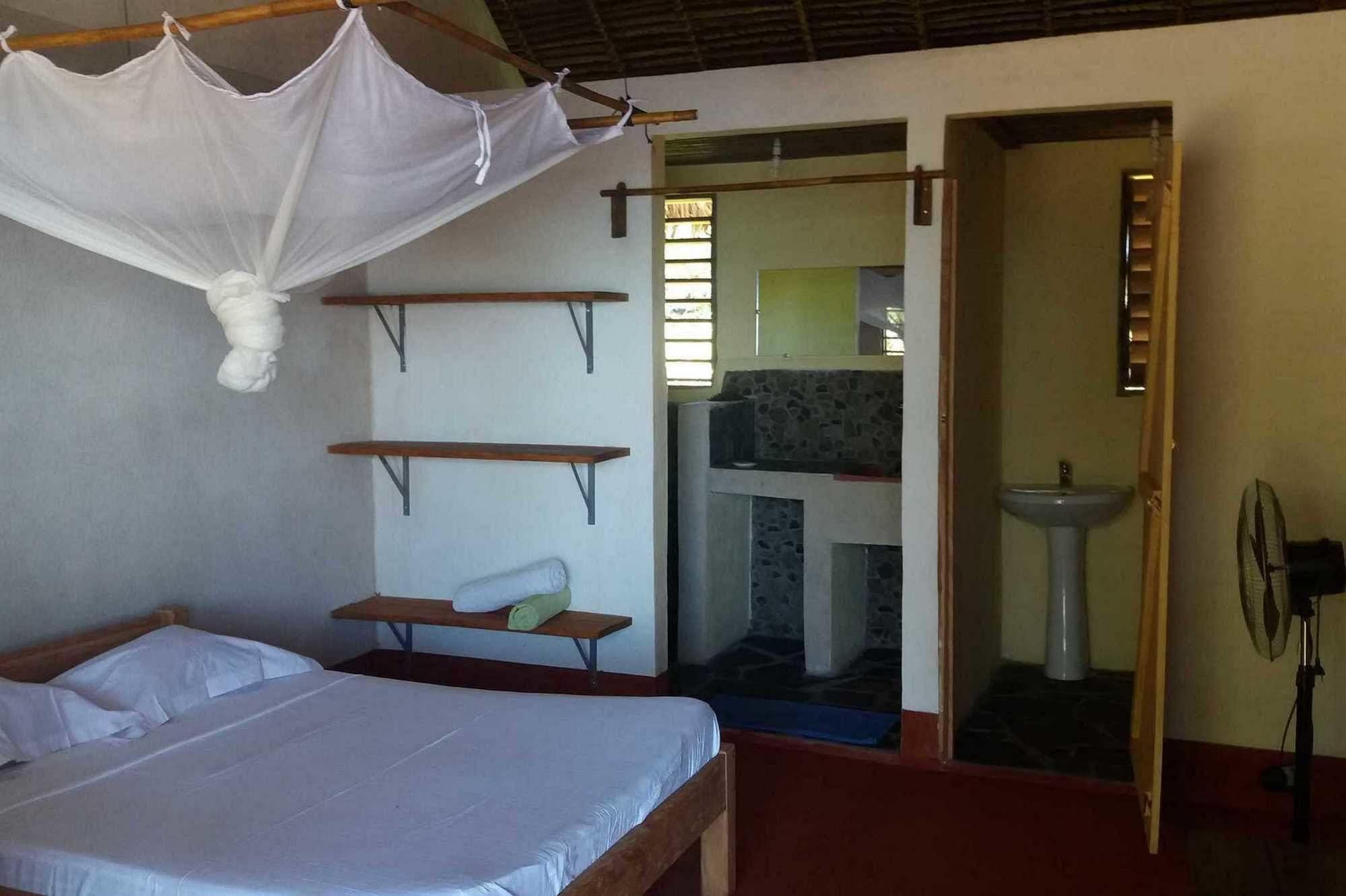 Ylang Hotel Ambondrona  Exterior photo