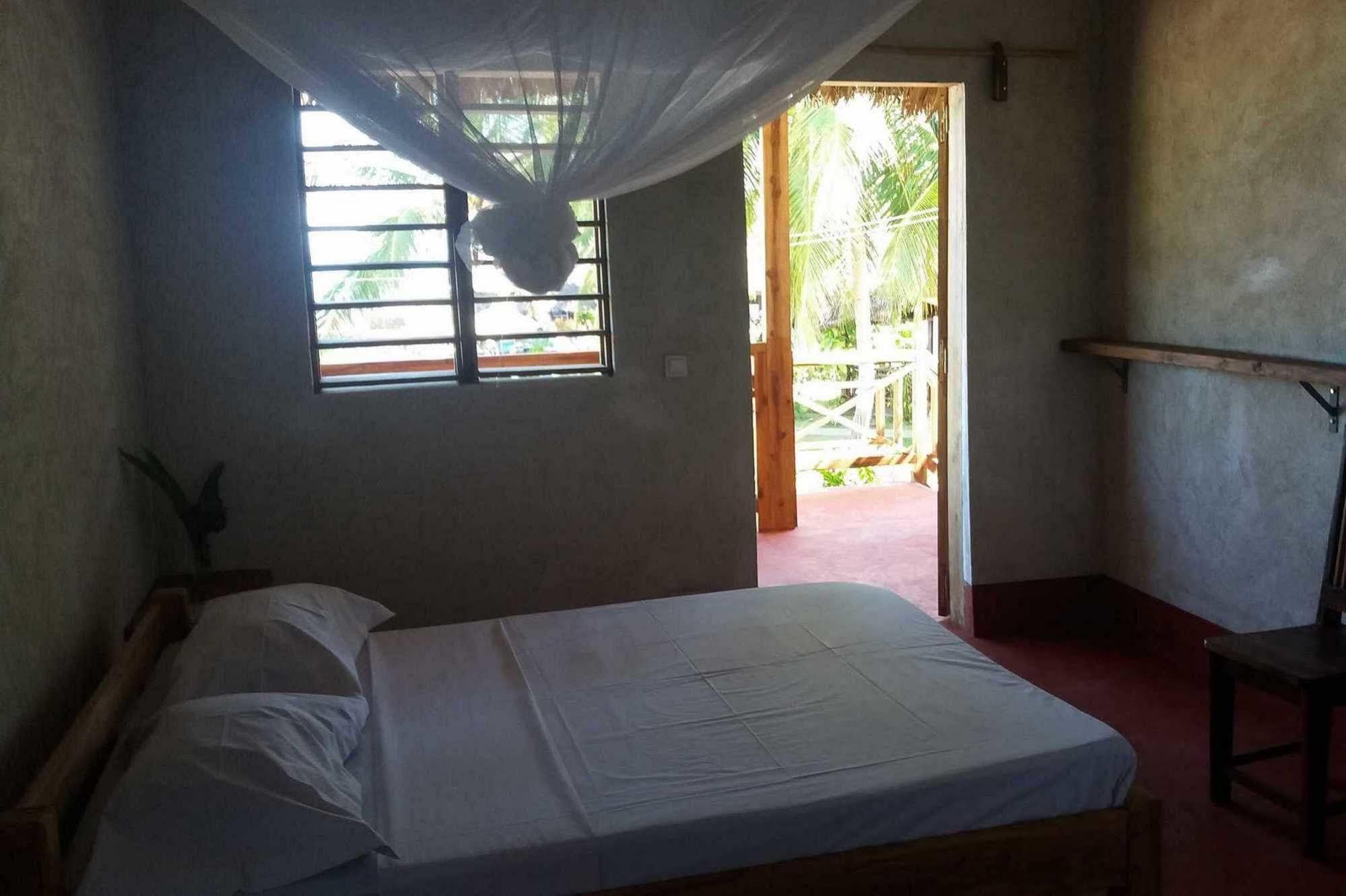 Ylang Hotel Ambondrona  Exterior photo